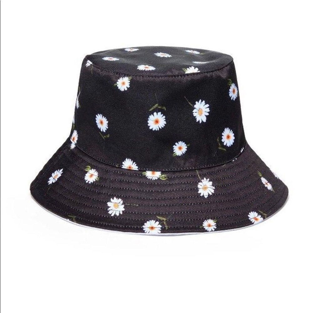 NEW ALICE + OLIVIA REVERSIBLE BUCKET HAT OS FROM REVOLVE